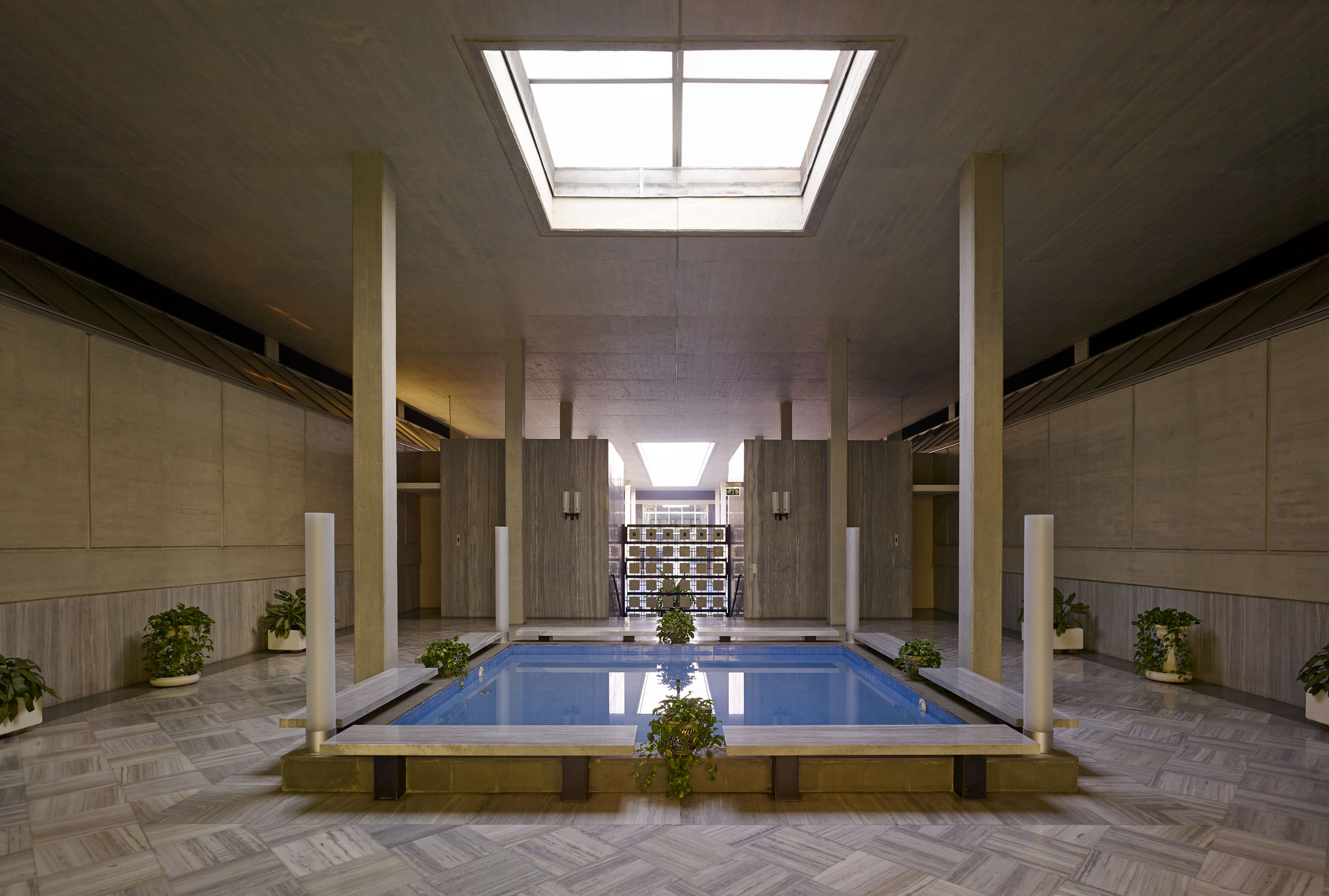 E11349 030720p j2560